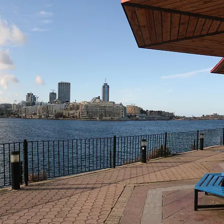 Δωμάτια σε οικογενειακή κατοικία Convenient Location Double Bedroom