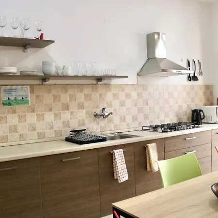 Convenient Location Double Bedroom Δωμάτια σε οικογενειακή κατοικία *