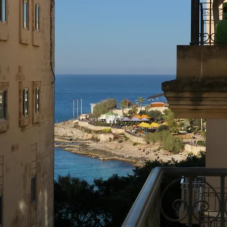 Convenient Location Double Bedroom Σλιέμα