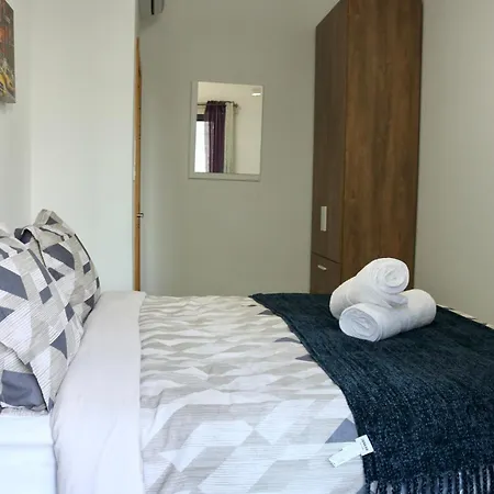 Convenient Location Double Bedroom * Σλιέμα